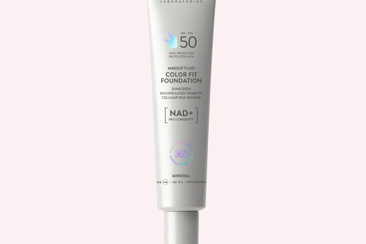 Base de maquillaje BABÉ Color Fit Foundation SPF 50 en tubo blanco