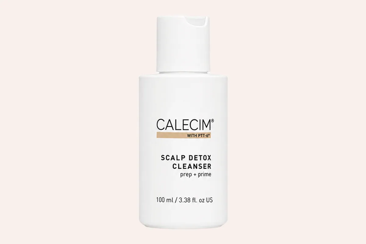 Limpiador Scalp Detox Cleanser de CALECIM en bote blanco de 100 ml