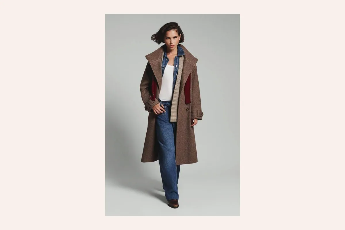 Abrigo de cuadros con cuello vaquero y pantalón ancho de Lefties