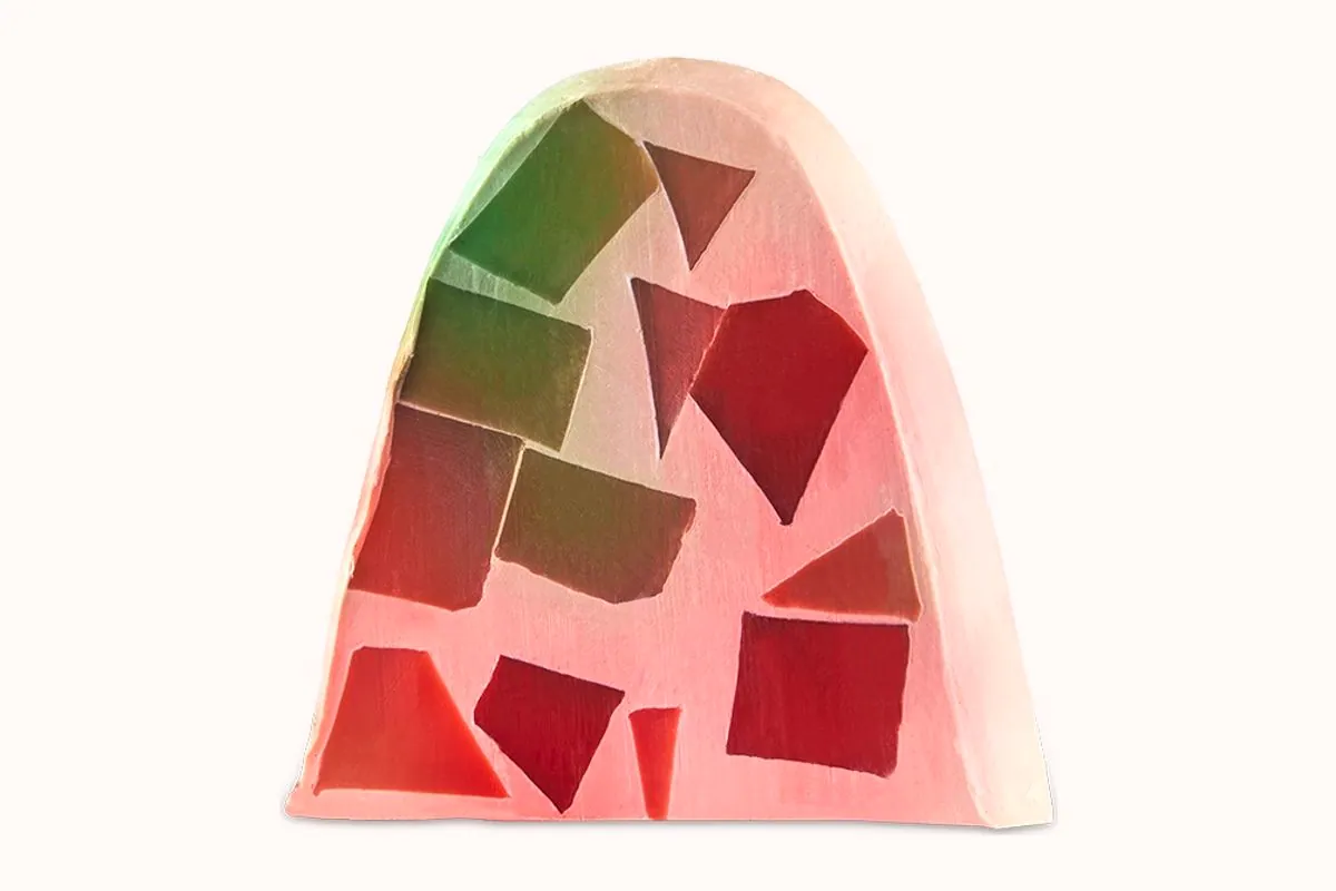 Jabón Postrecito de Lush, pastilla rosa con trozos de colores