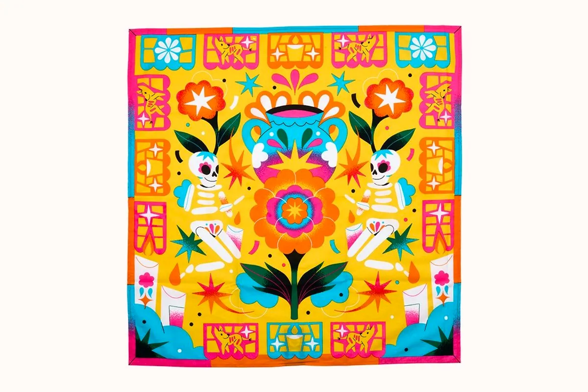 Knot Wrap Bailale Calaverita de Lush, pañuelo amarillo ilustrado con calaveras y flores