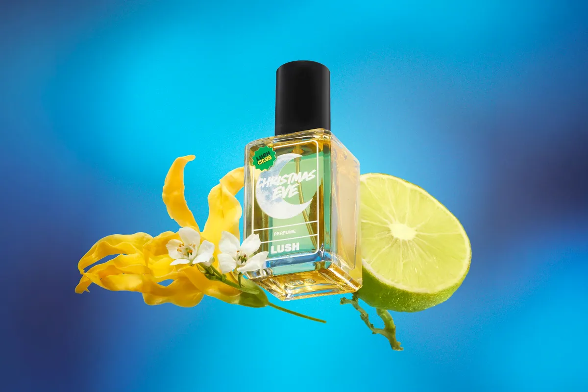 Perfume Christmas Eve de Lush con flores de ylang ylang y media lima