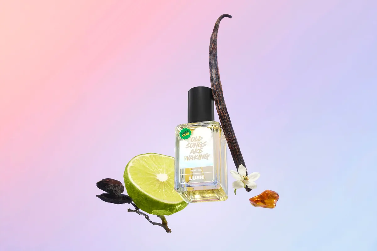 Perfume Old Songs Are Waking de Lush con lima, vaina de vainilla y ámbar