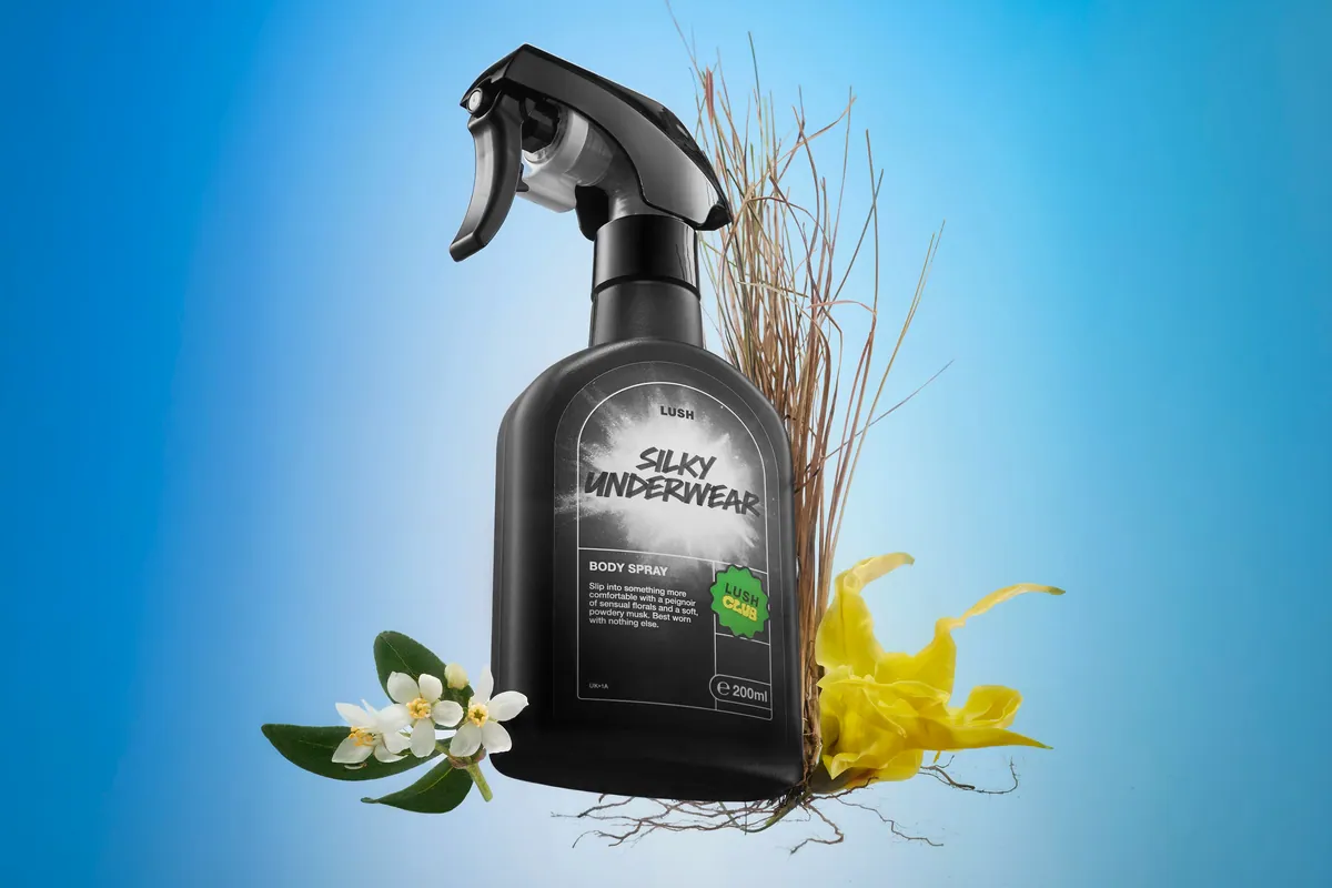 Spray corporal Silky Underwear de Lush con azahar, ylang ylang y vetiver