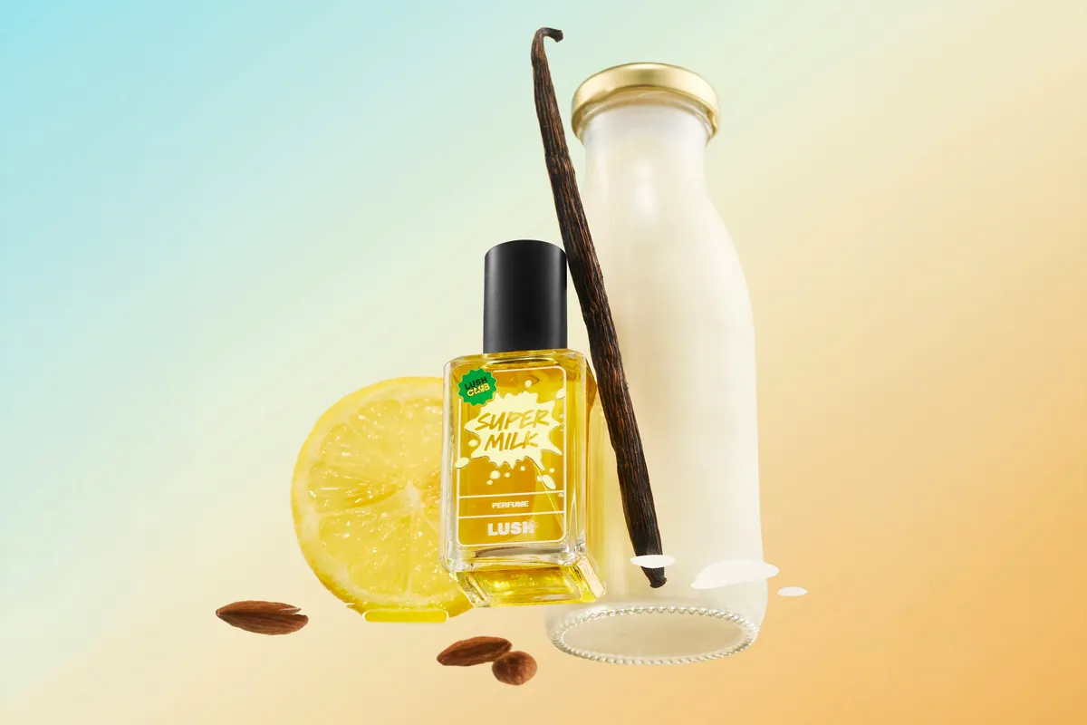 Perfume Super Milk de Lush con limón, vainilla y una botella de leche