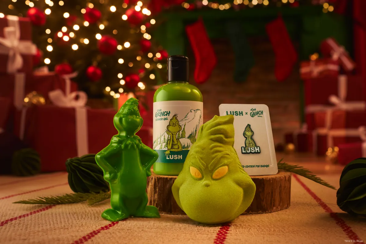 La colección Lush x The Grinch al completo, con la bomba de baño, el gel y la goma de ducha