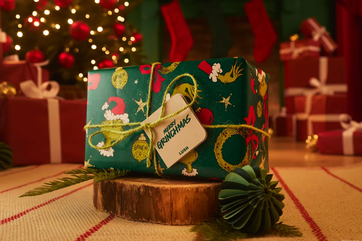 Pack de regalo Merry Grinchmas de Lush, con su caja navideña