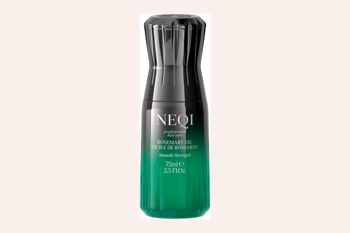 Frasco del Smooth Strength Rosemary Oil de NEQI de 75 ml
